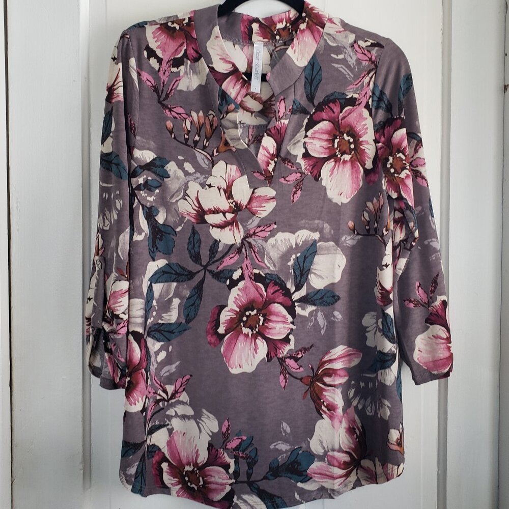 Dear Scarlett 3/4 Sleeve Lizzy Top